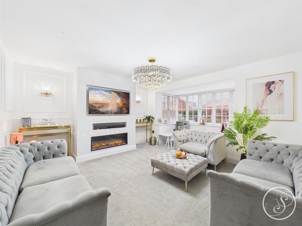 Property photo 2 of 24 Lounge