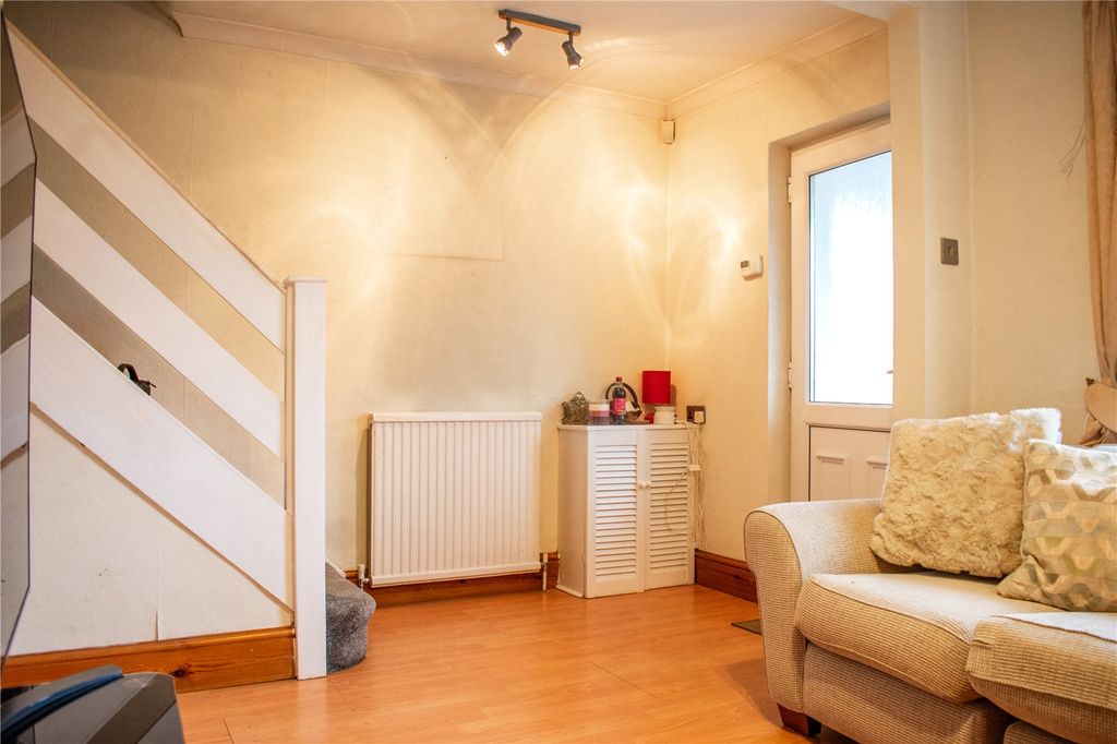 Property photo 3 of 17 Lounge