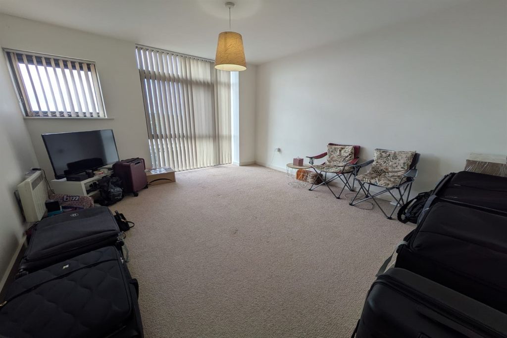 Property photo 1 of 7 (Main)