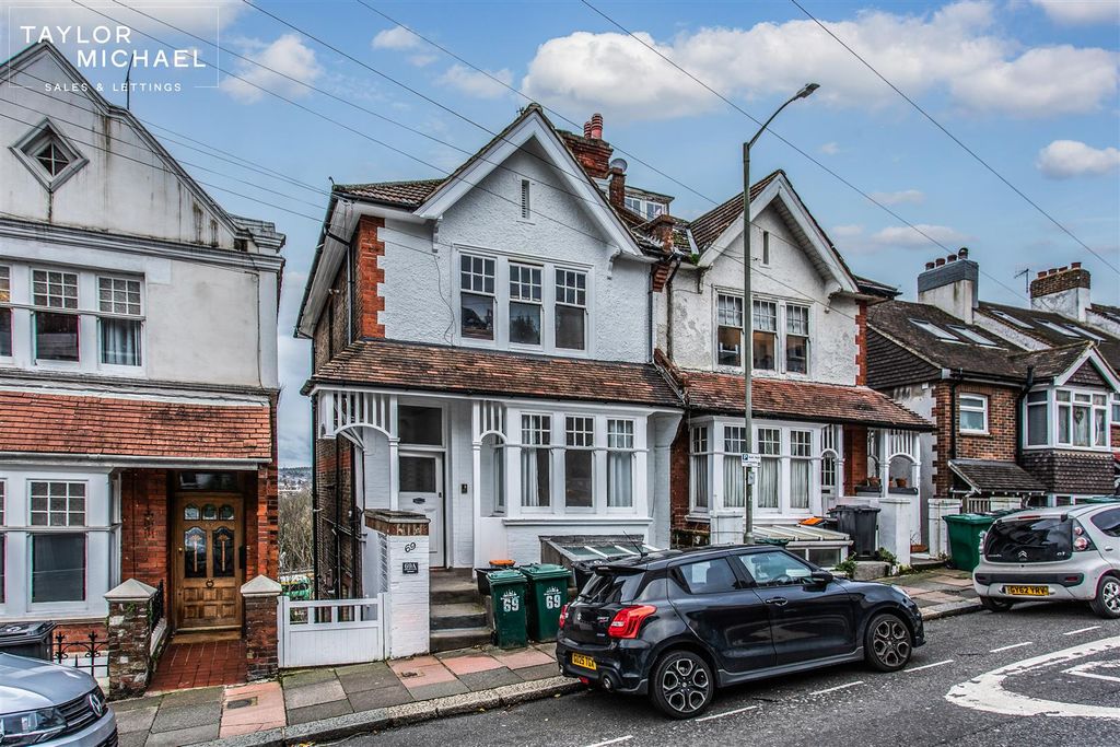 Property photo 1 of 12 External