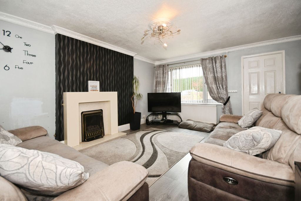 Property photo 2 of 17 Photo