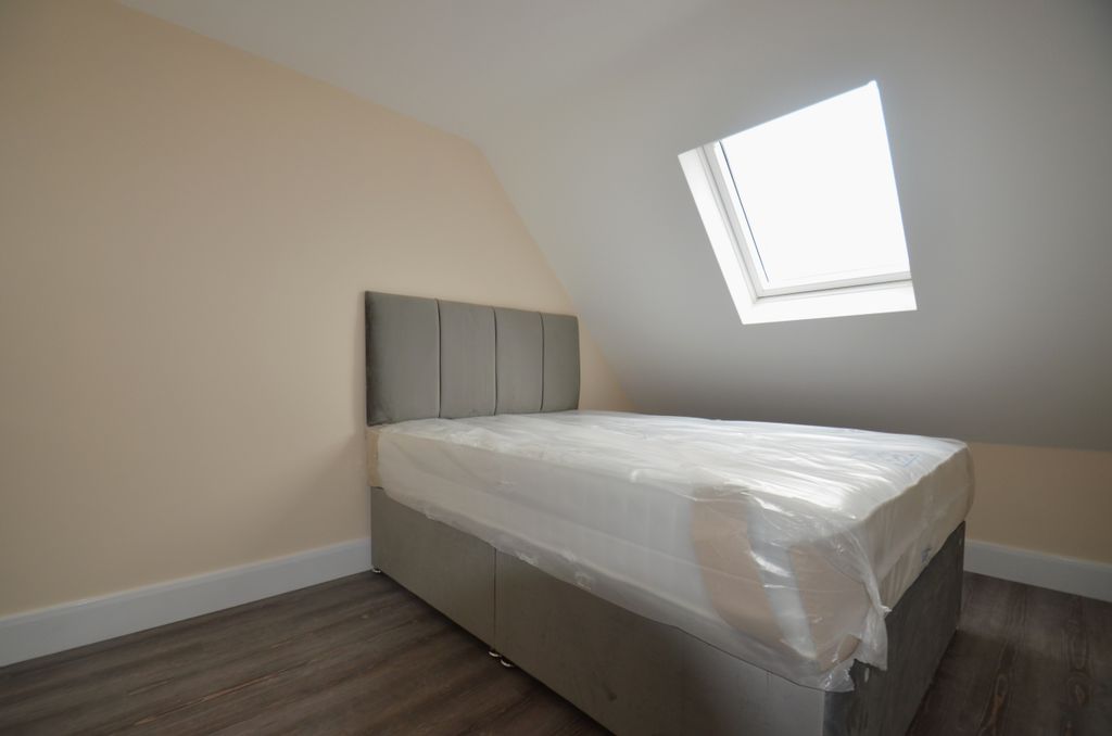 Property photo 2 of 4 Bed 2