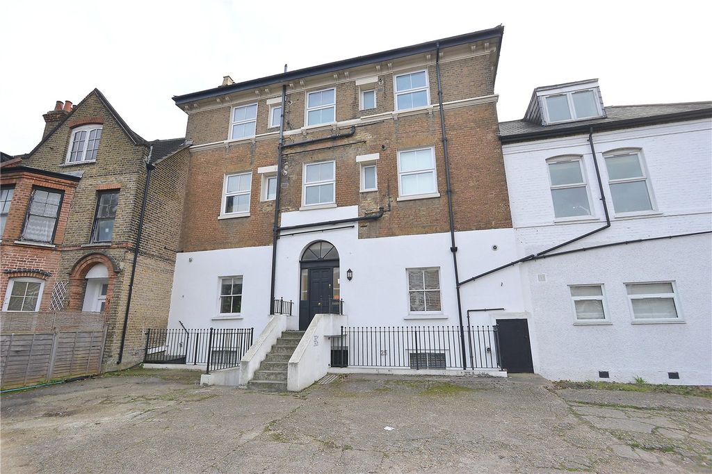 Property photo 3 of 7 External