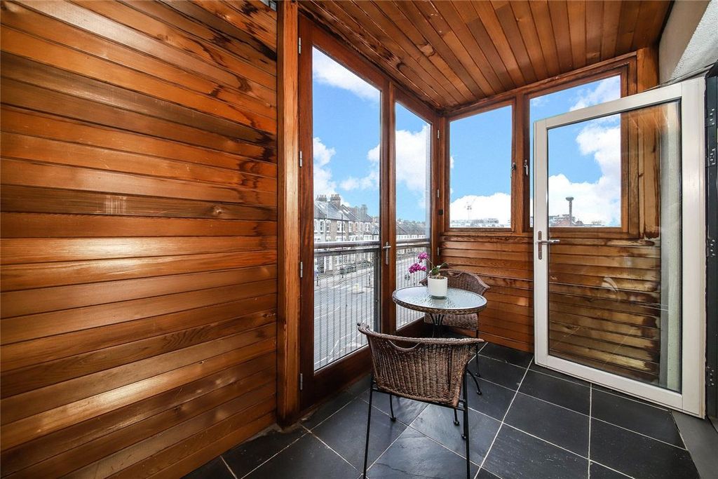 Property photo 3 of 7