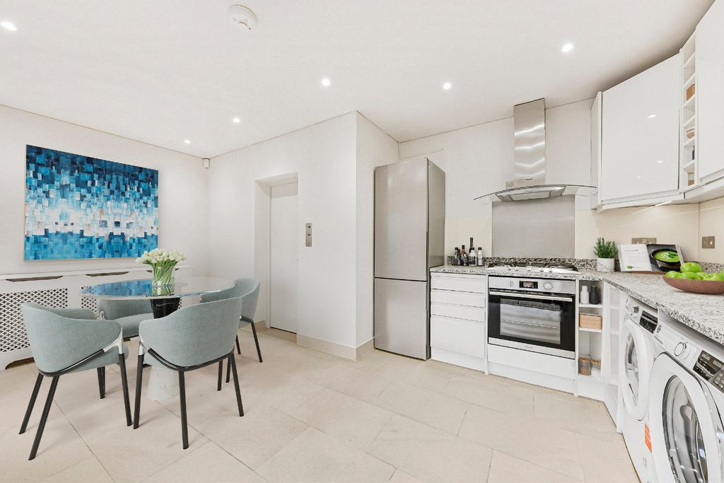 Property photo 2 of 14 Picture No. 21