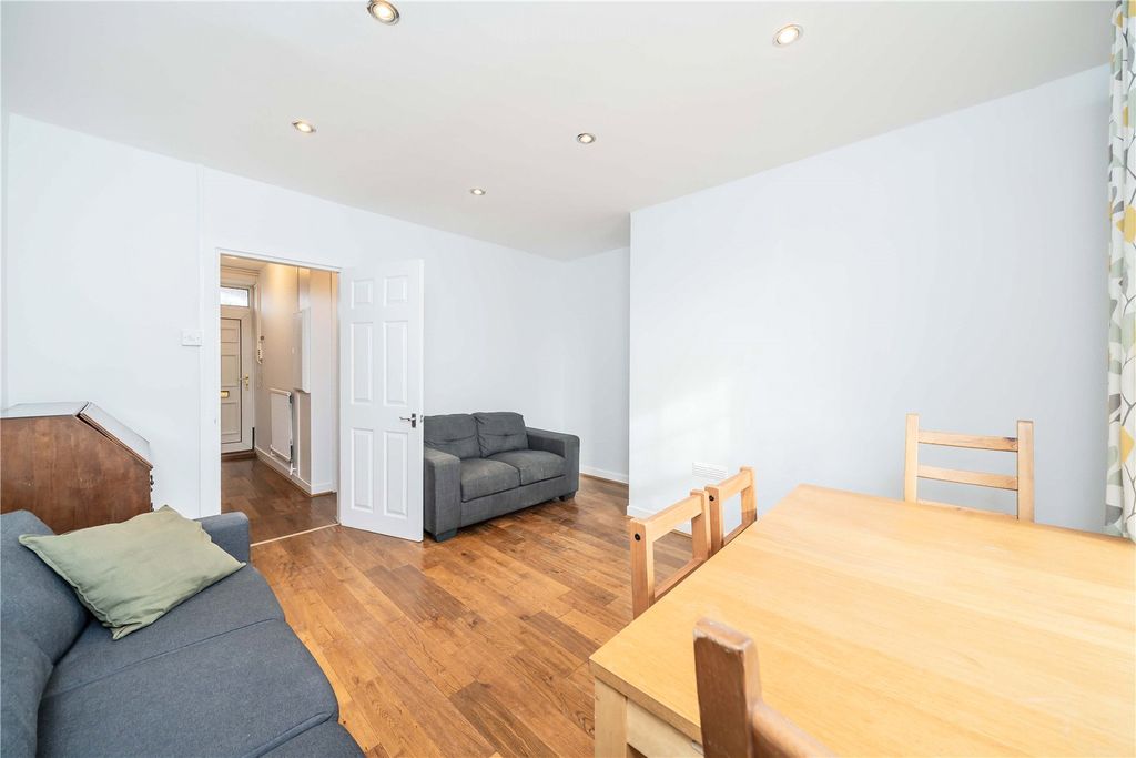 Property photo 3 of 9 Reception