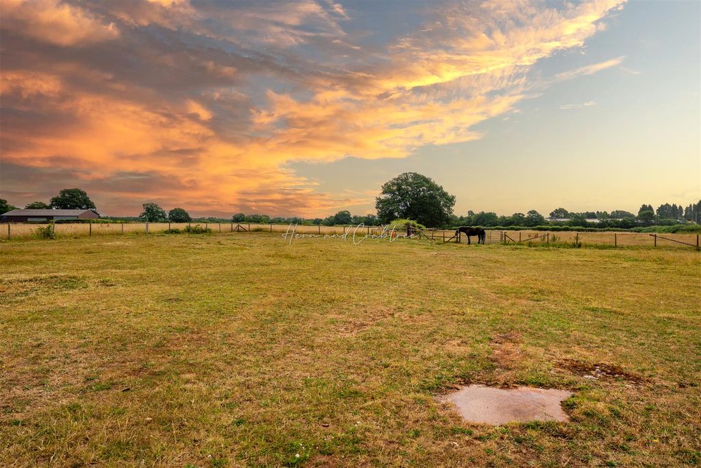 Property photo 2 of 58 Walk Farm, Castleton, Herncrabtree (15).Jpg