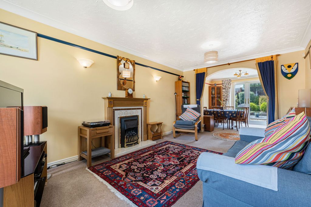 Property photo 2 of 25