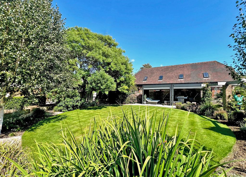 Property photo 2 of 41