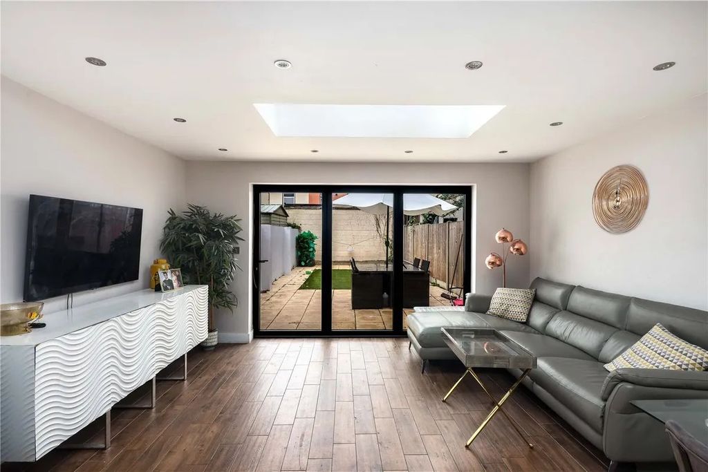 Property photo 3 of 23