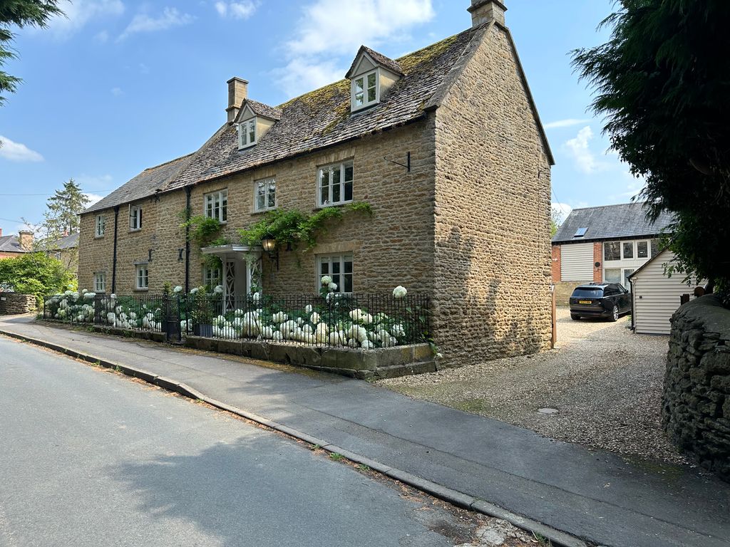 Property photo 1 of 28