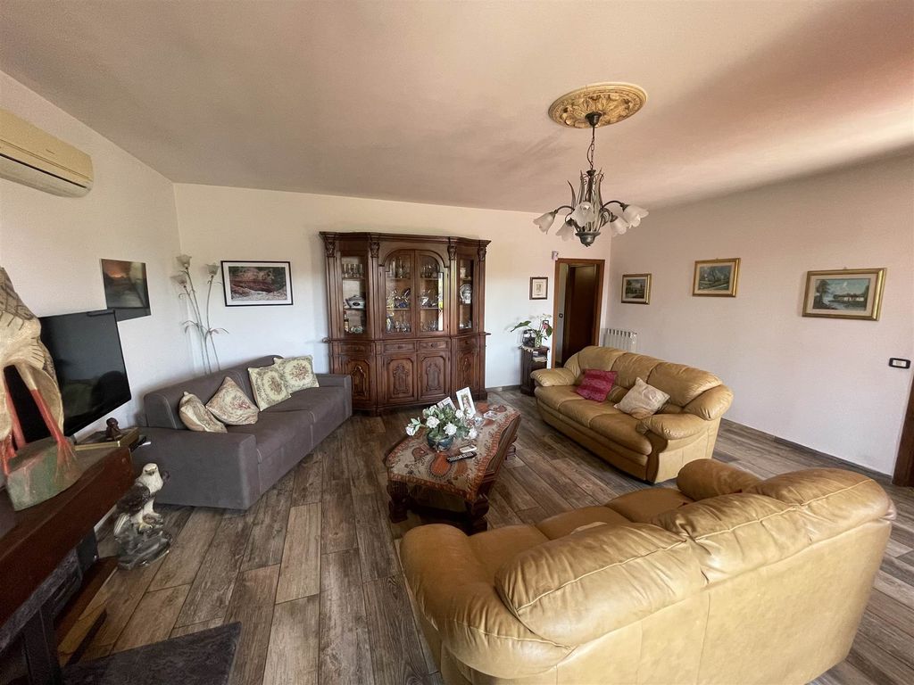 Property photo 1 of 30
