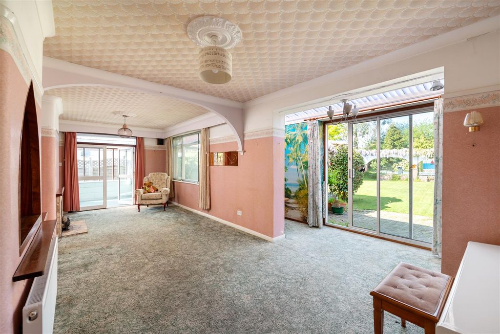 Property photo 2 of 14 28 Weatherhill Road Internals6.Jpg