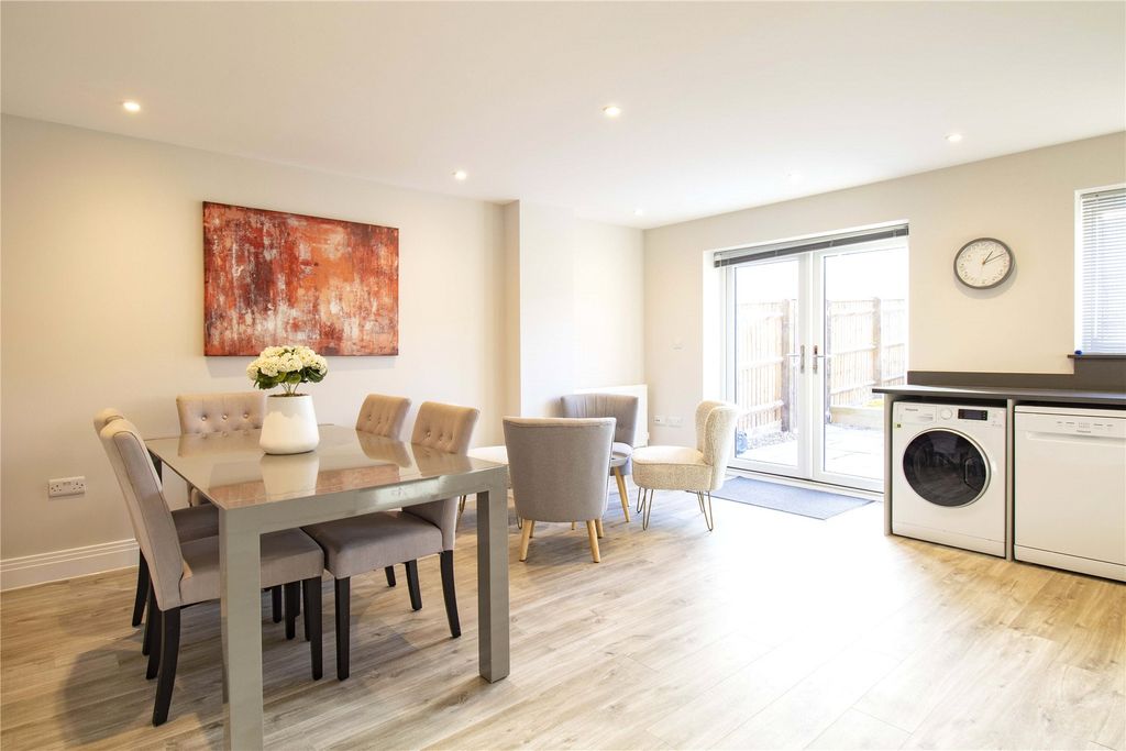 Property photo 2 of 8 Picture No. 10