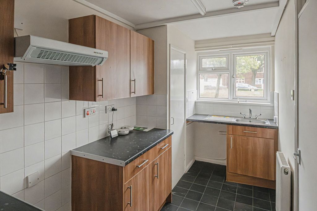 Property photo 3 of 12 61 Wellington Flats, Salthouse Lane, Yeovil, Somerset, BA20 1Ty