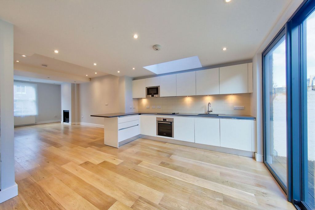 Property photo 3 of 14 Photo 11