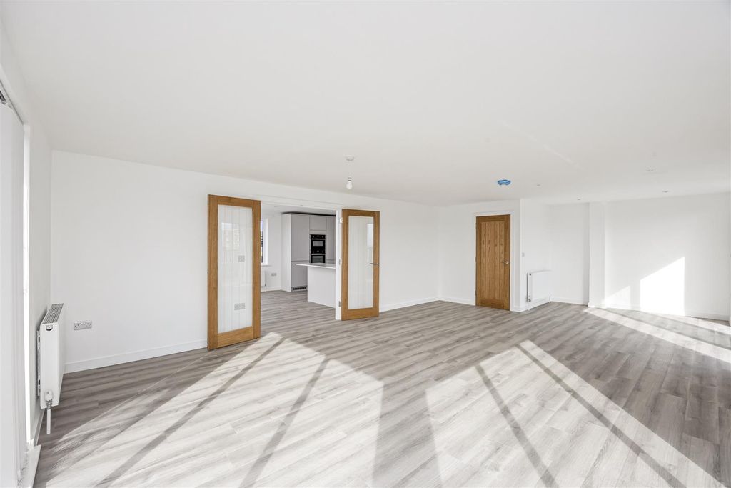 Additional image 16 of 2 bed flat to rentMontague Street, Worthing BN11