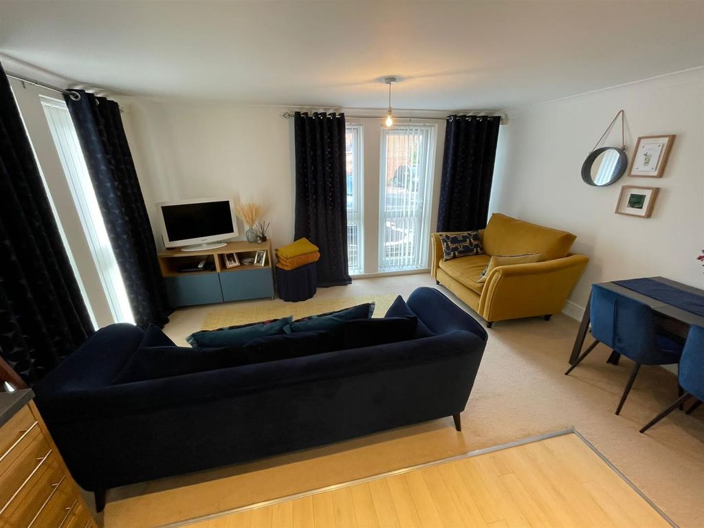 Property photo 1 of 7 93Ba3c14-4Bd7-4A58-B95E-2701A82A13d3.Jpg