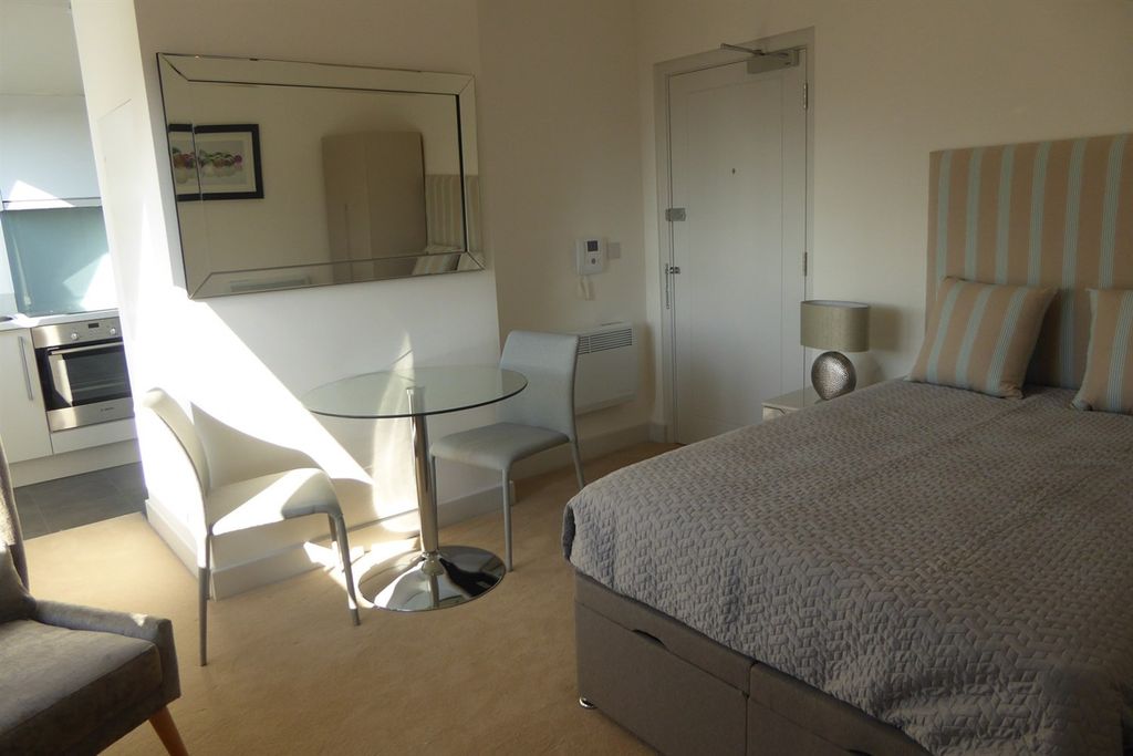 Property photo 3 of 6 Studio Area