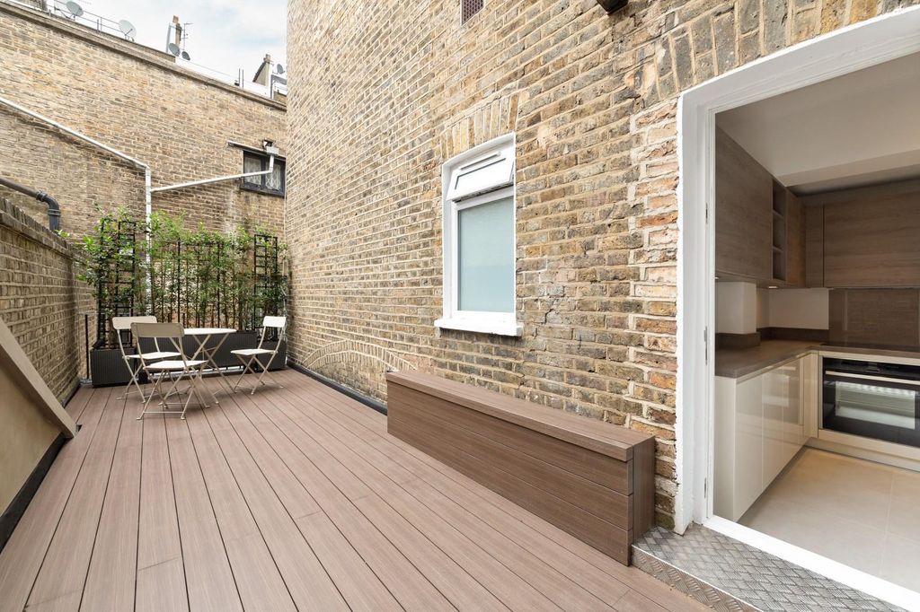 Property photo 2 of 8 Terrace