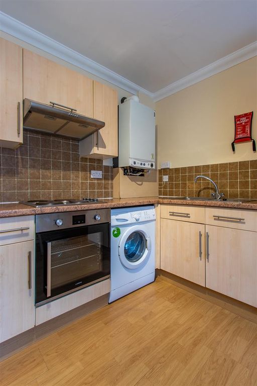 Property photo 3 of 8 Llantwit Street 2, 2-3.Jpg