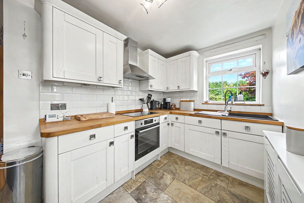 Property photo 3 of 27 Kitchen