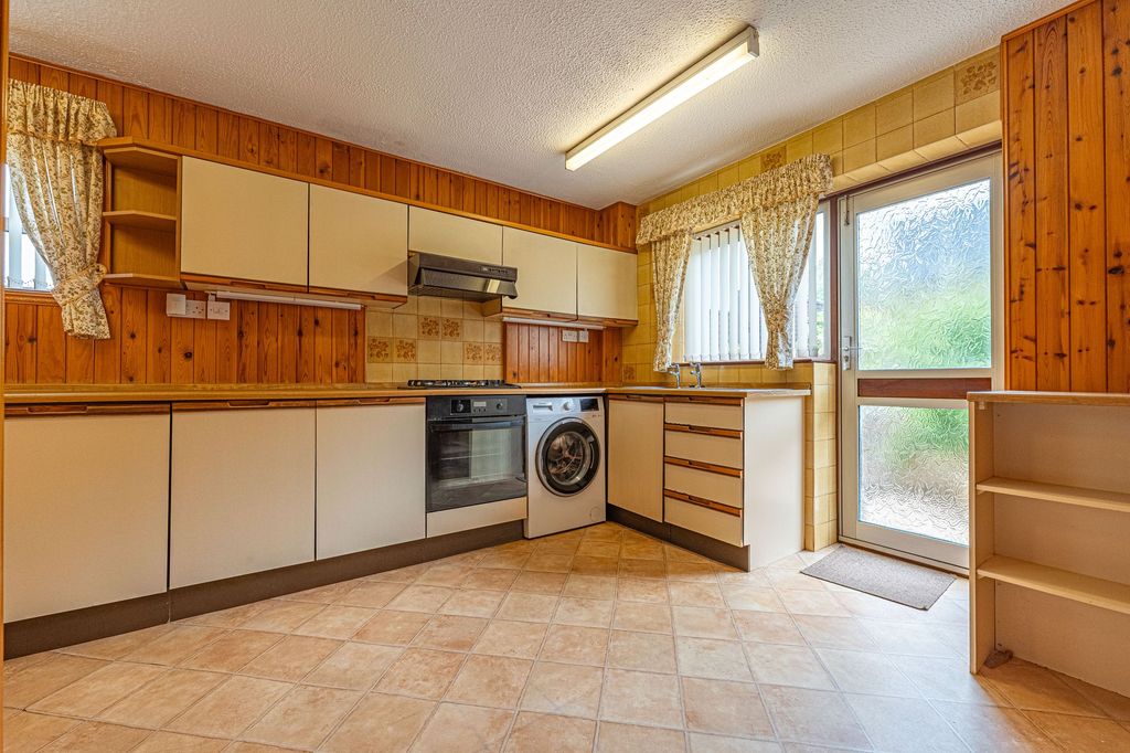 Property photo 3 of 26