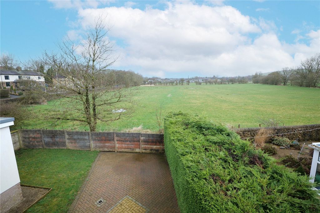 Property photo 2 of 31 Rear Garden