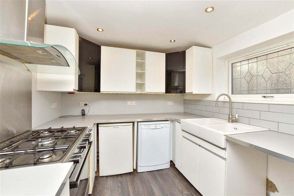 Property photo 3 of 16 Kitchen