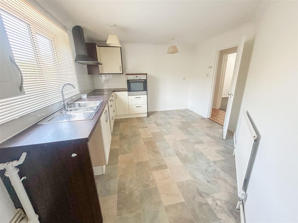 Property photo 2 of 12 Kitchen