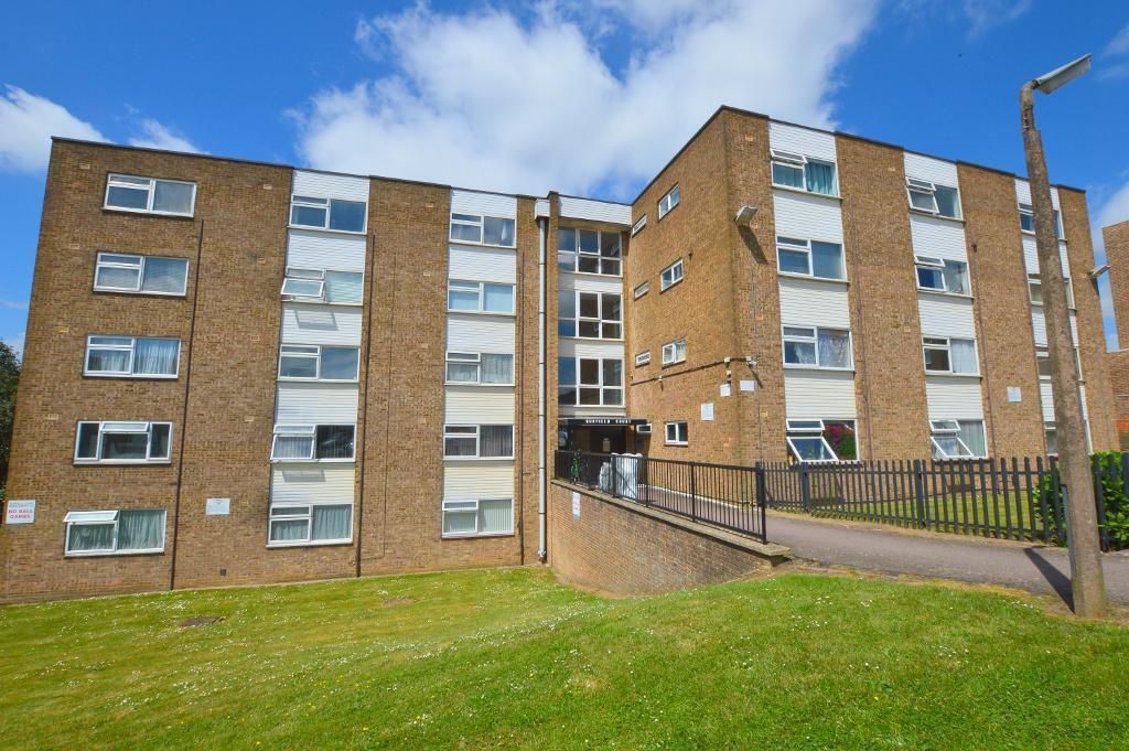 Property photo 1 of 7 1 Bed Flat For Rent On Burfield Court, Handcross Road