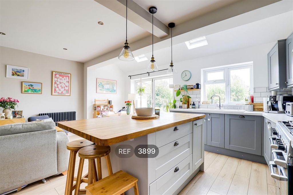 Property photo 3 of 22 Kitchen