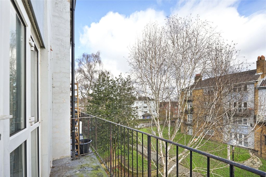 Property photo 3 of 11 Picture No. 12