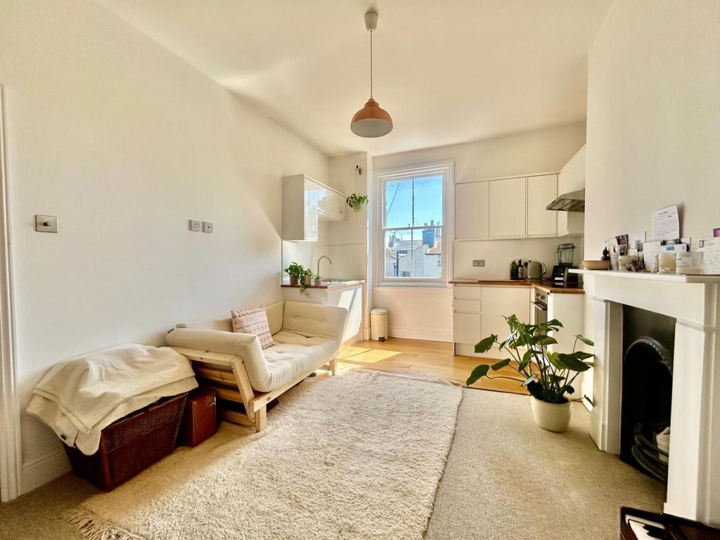 Property photo 1 of 6 Living Room
