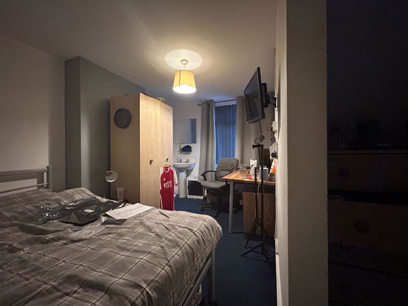 Property photo 2 of 11 Photo 3