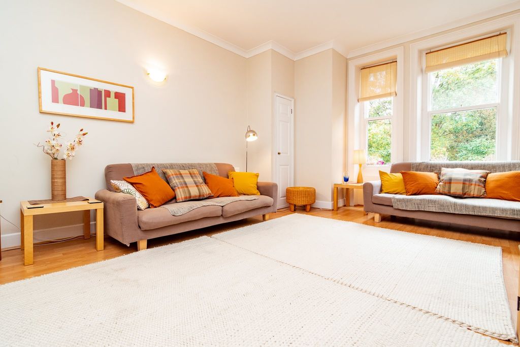 Property photo 2 of 14 Lounge1