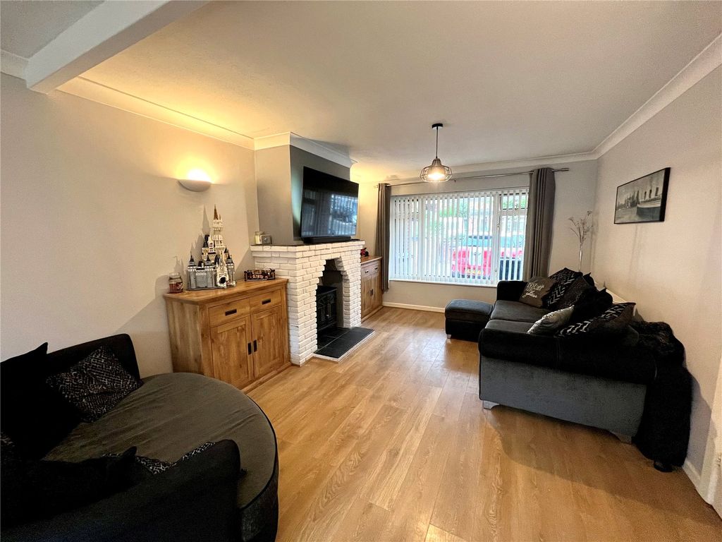 Property photo 2 of 9 Picture No. 15