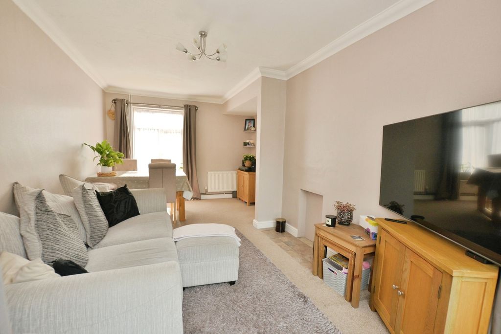 Property photo 2 of 14 Living/Dining Room