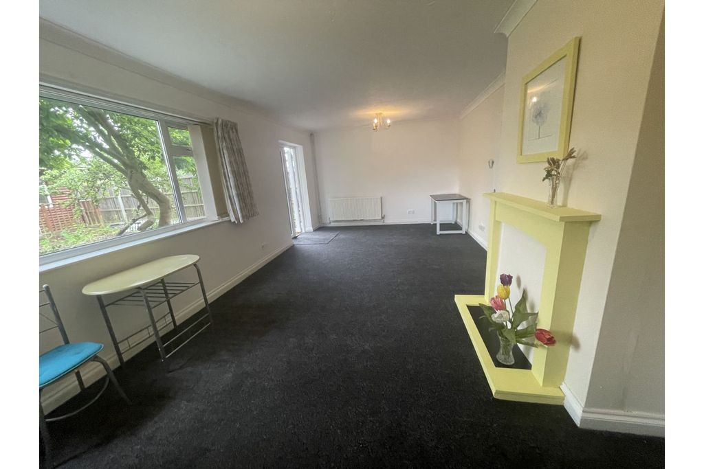Property photo 3 of 16 Living / Dining Room