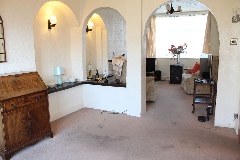 Property photo 2 of 9 Lounge - Dining Room Picture 2