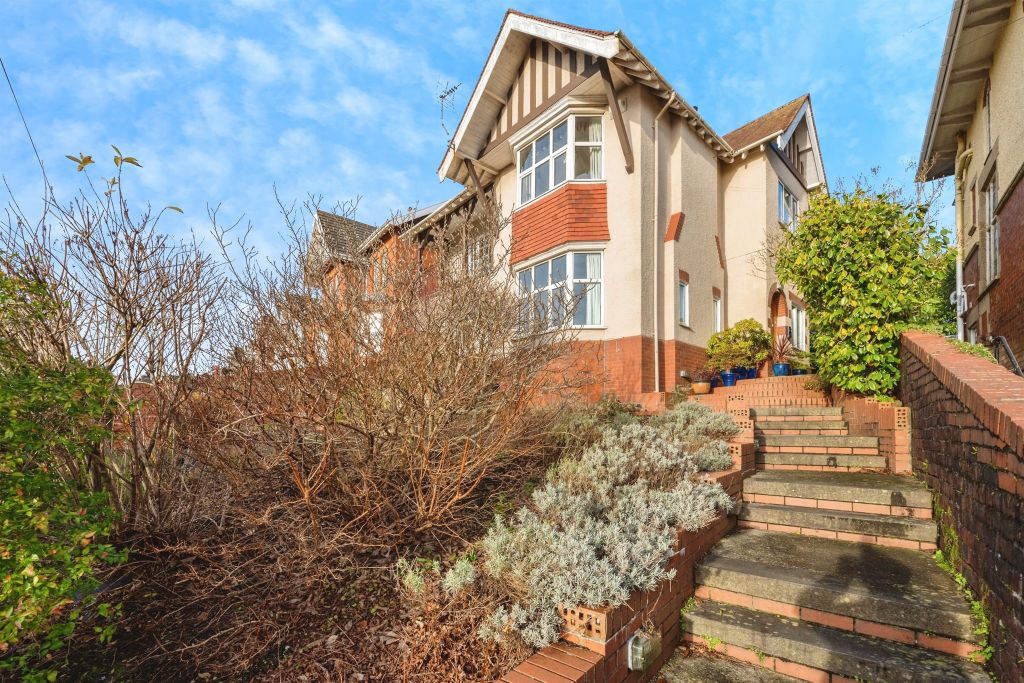 Property photo 1 of 28