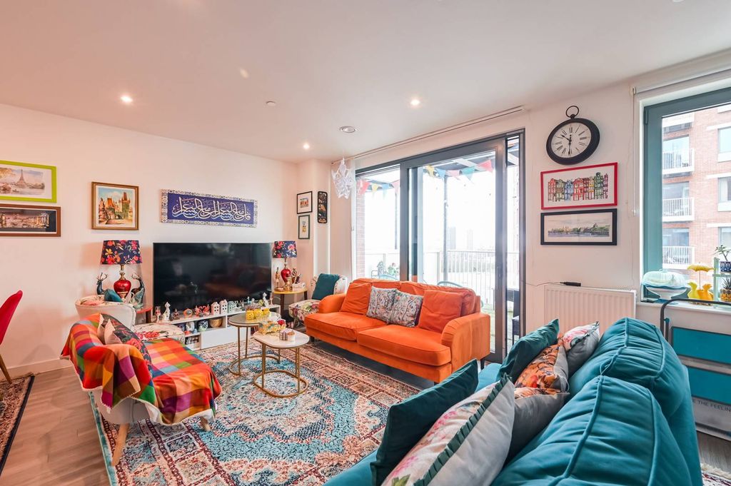 Property photo 2 of 21