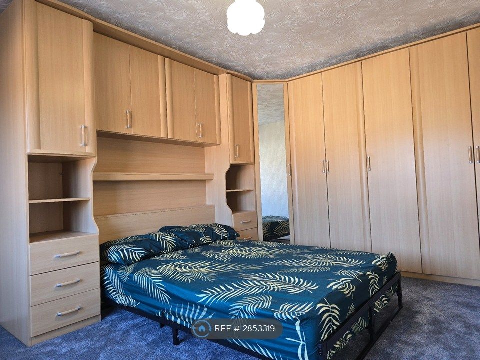 Property photo 1 of 4 Main Bedroom