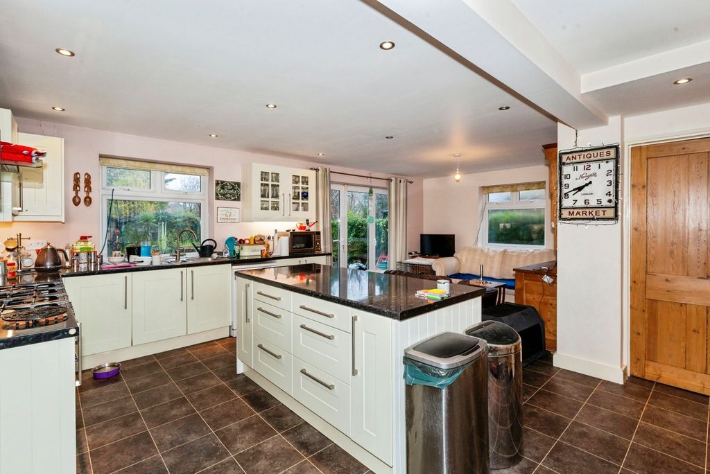 Property photo 1 of 17 Kitchen