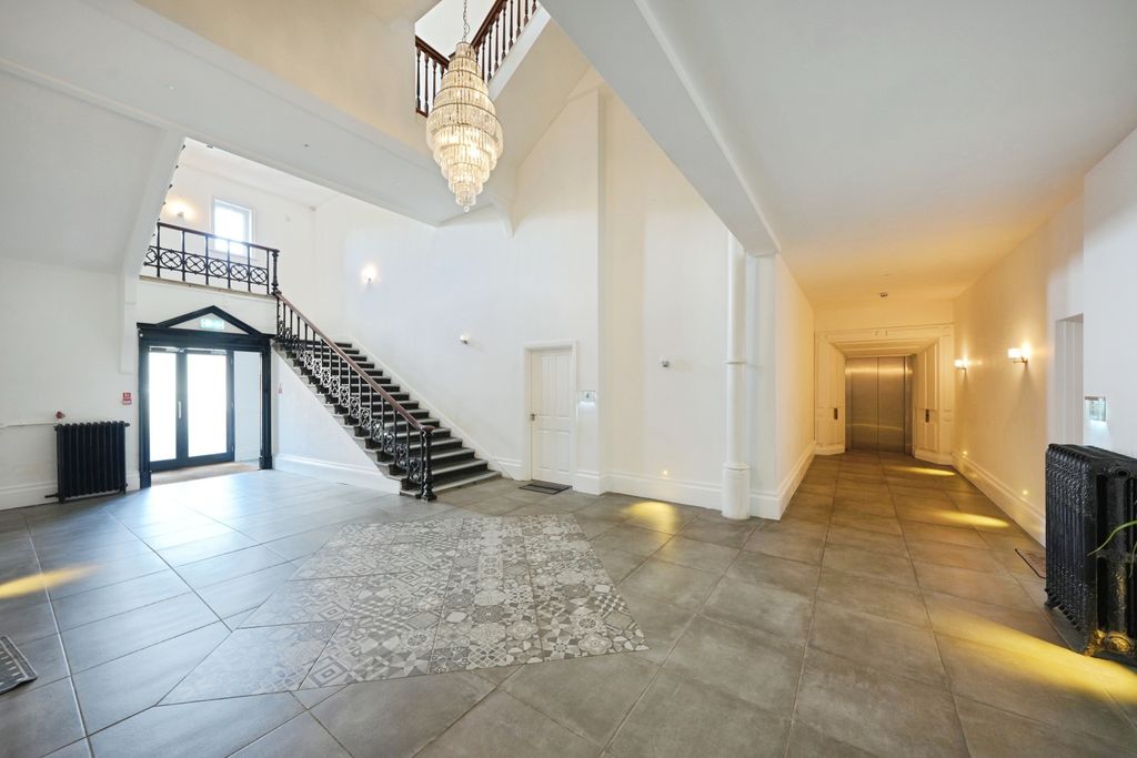 Property photo 3 of 13 Communal Entrance