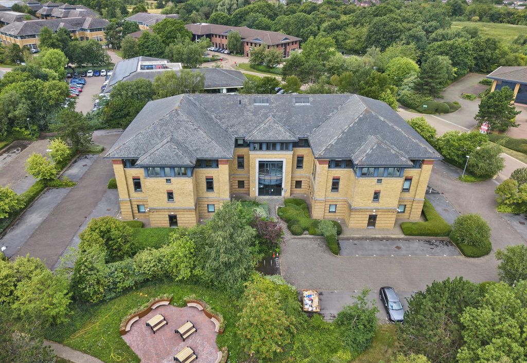 Property photo 2 of 10 2500 The Crescent Building.Jpg