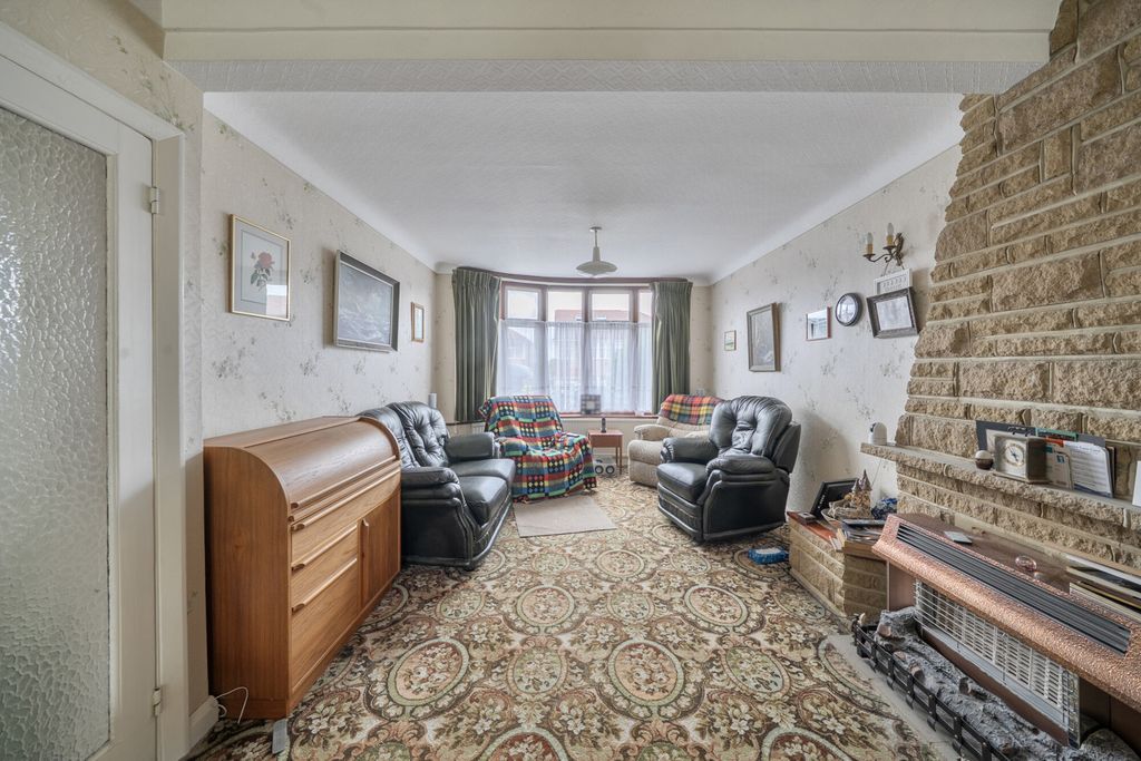Property photo 3 of 19 1465092-18-6A1Dcd...