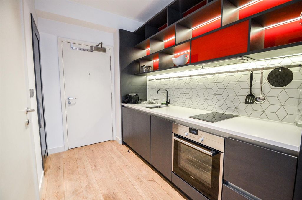 Property photo 3 of 6 Astell House