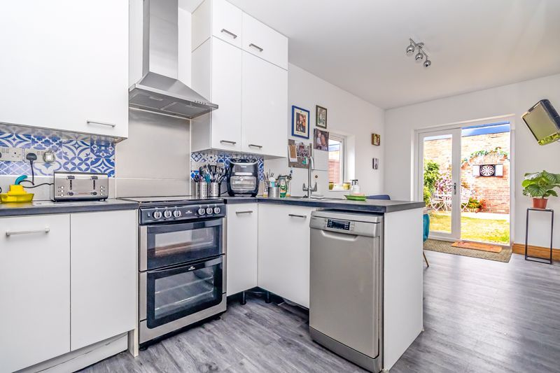 Property photo 2 of 28 .