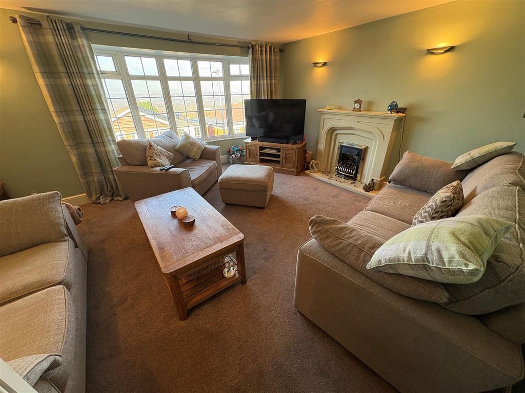 Property photo 2 of 27